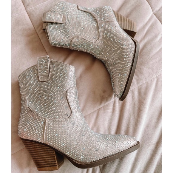 NEW Champagne Western Style Bedazzled Cowboy Ankle Boots - Picture 5 of 16